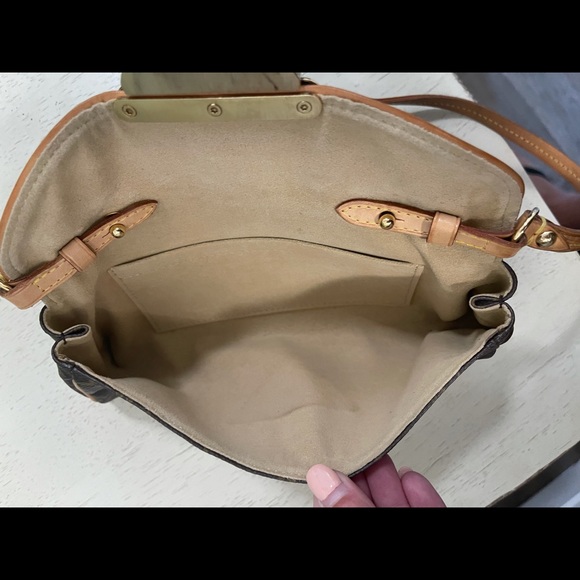 Authentic Louis Vuitton Monogram Beverly Pochette - Picture 10 of 15